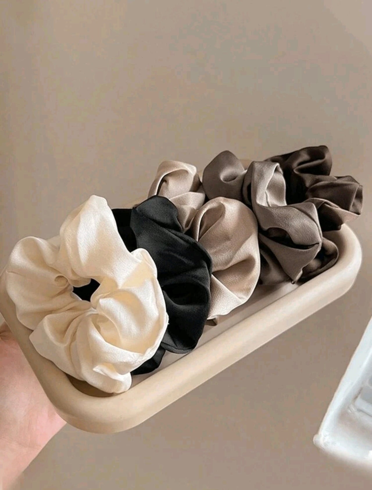 Colas Satén Scrunchies